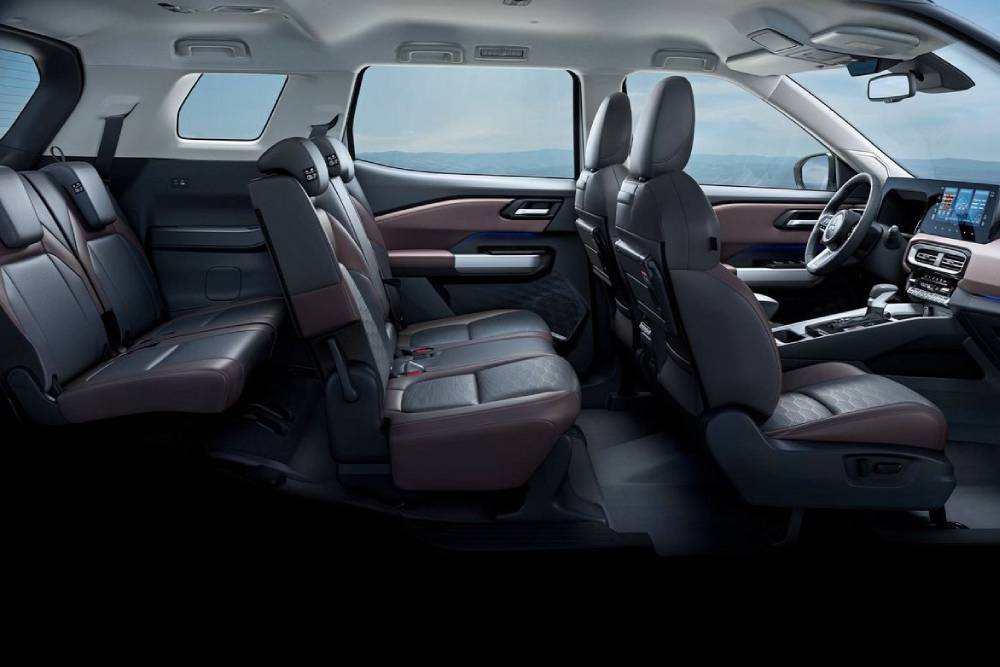 Καινοτόμο 7θέσιο SUV Mitsubishi Destinator 1.5λτ. turbo