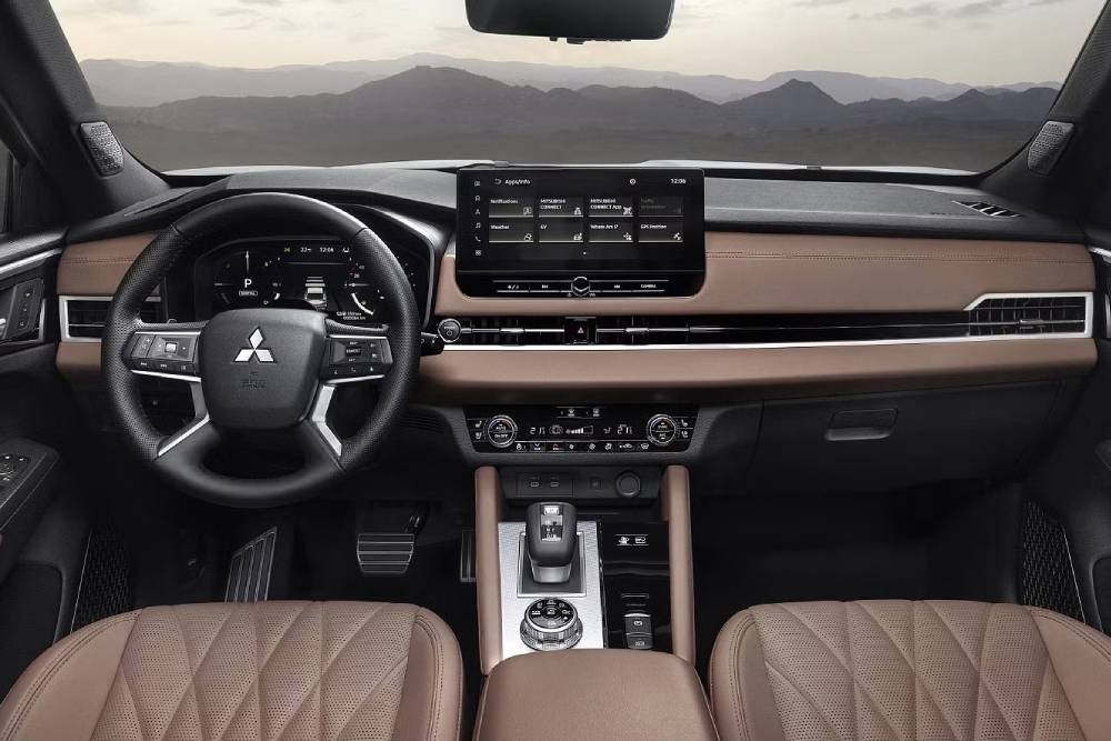 Το καινούργιο Mitsubishi Outlander PHEV φτάνει πάνω από 840 χλμ. αυτονομίας