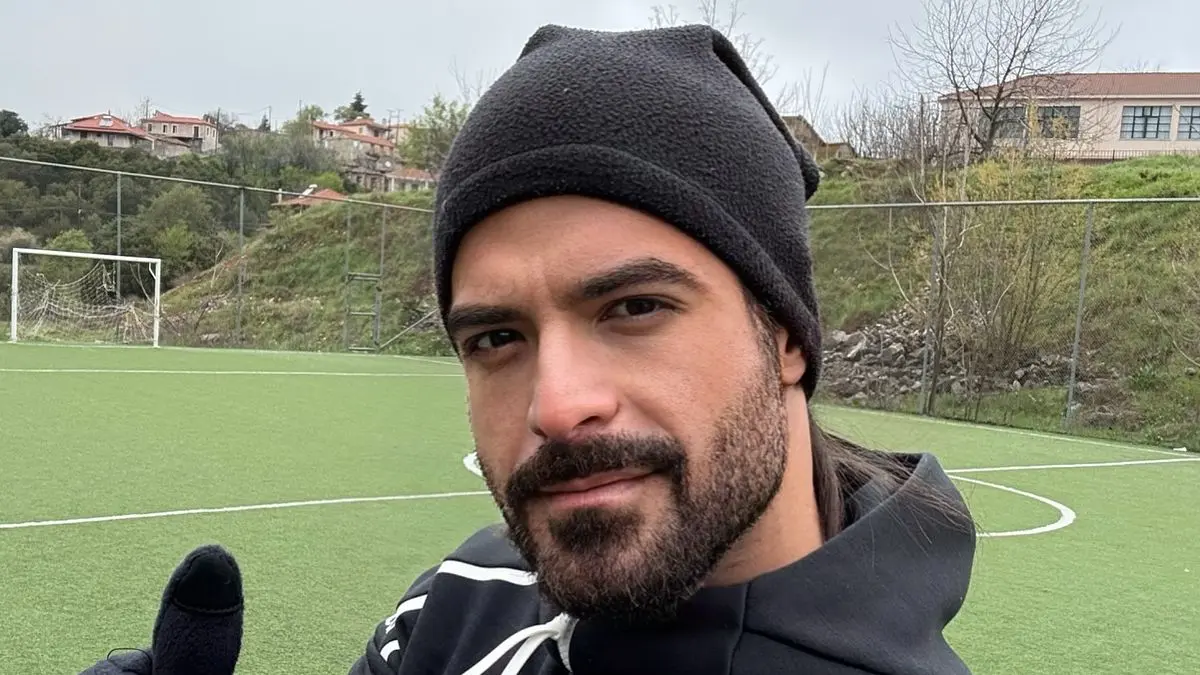 Άρης Μουγκοπέτρος: Αποκάλυψε το βιβλίο του – «Στα 13-33 άρχισε η ζωή μου και στα 33 ολοκληρώθηκε» 4 Άρης Μουγκοπέτρος