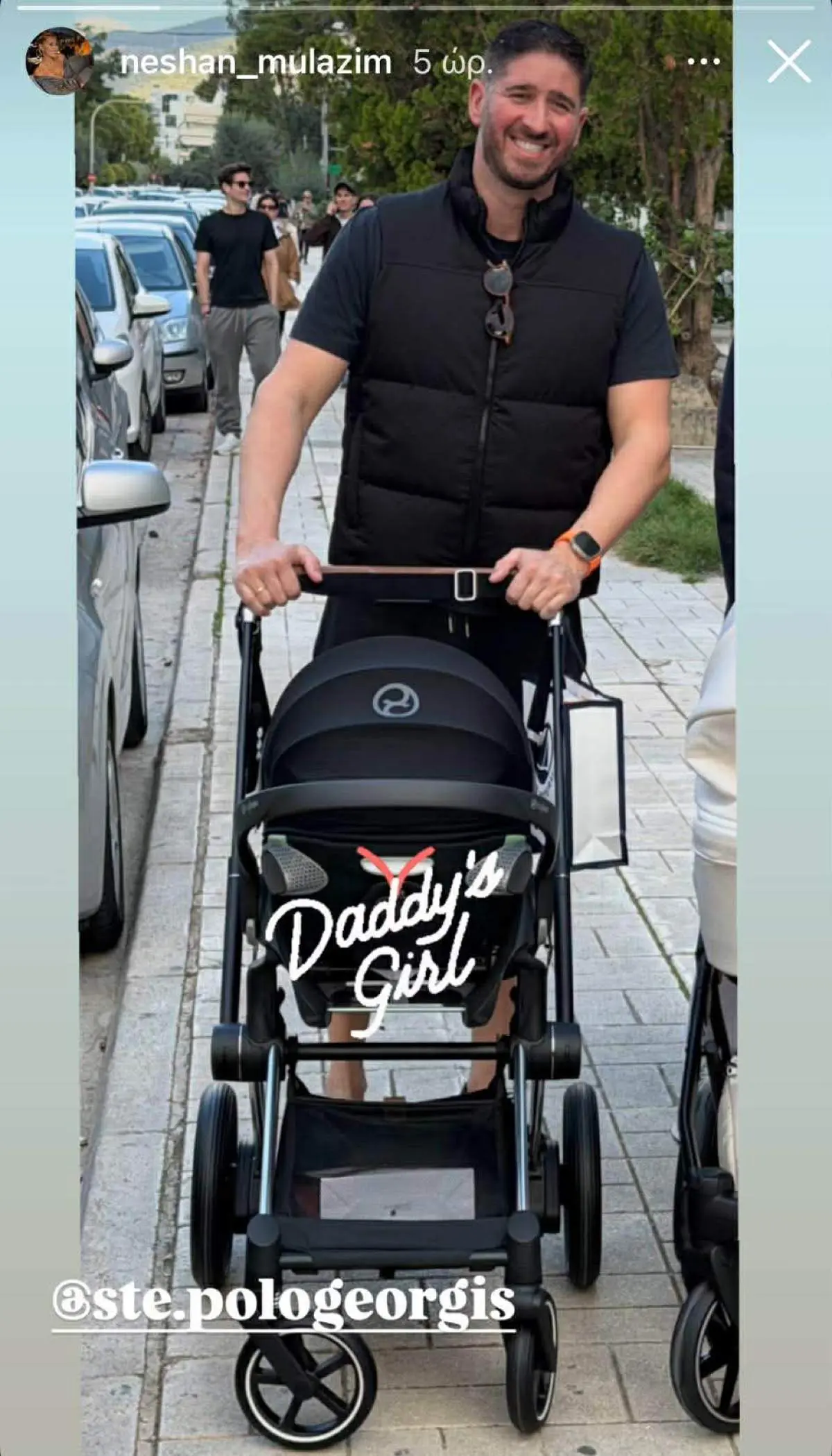 Νεσχάν Μουλαζίμ: Η πρώτη έξοδος με τον άντρα της και τη νεογέννητη κόρη τους (Φωτογραφία) 2 Η Νεσχάν Μουλαζίμ και ο σύζυγός της