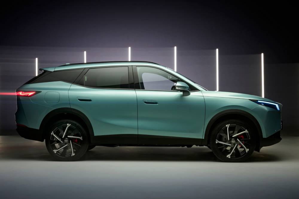 new-omoda-7-is-a-bmw-x1-sized-crossover-that-costs-1