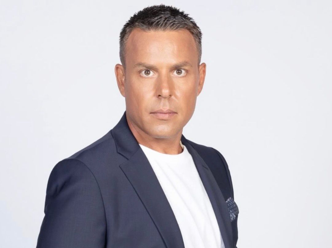 Στα κρατητήρια μέχρι αύριο ο τενόρος για τον ξυλοδαρμό του γιου του – Το δικαστήριο αρνήθηκε την αποφυλάκιση με περιοριστικούς όρους