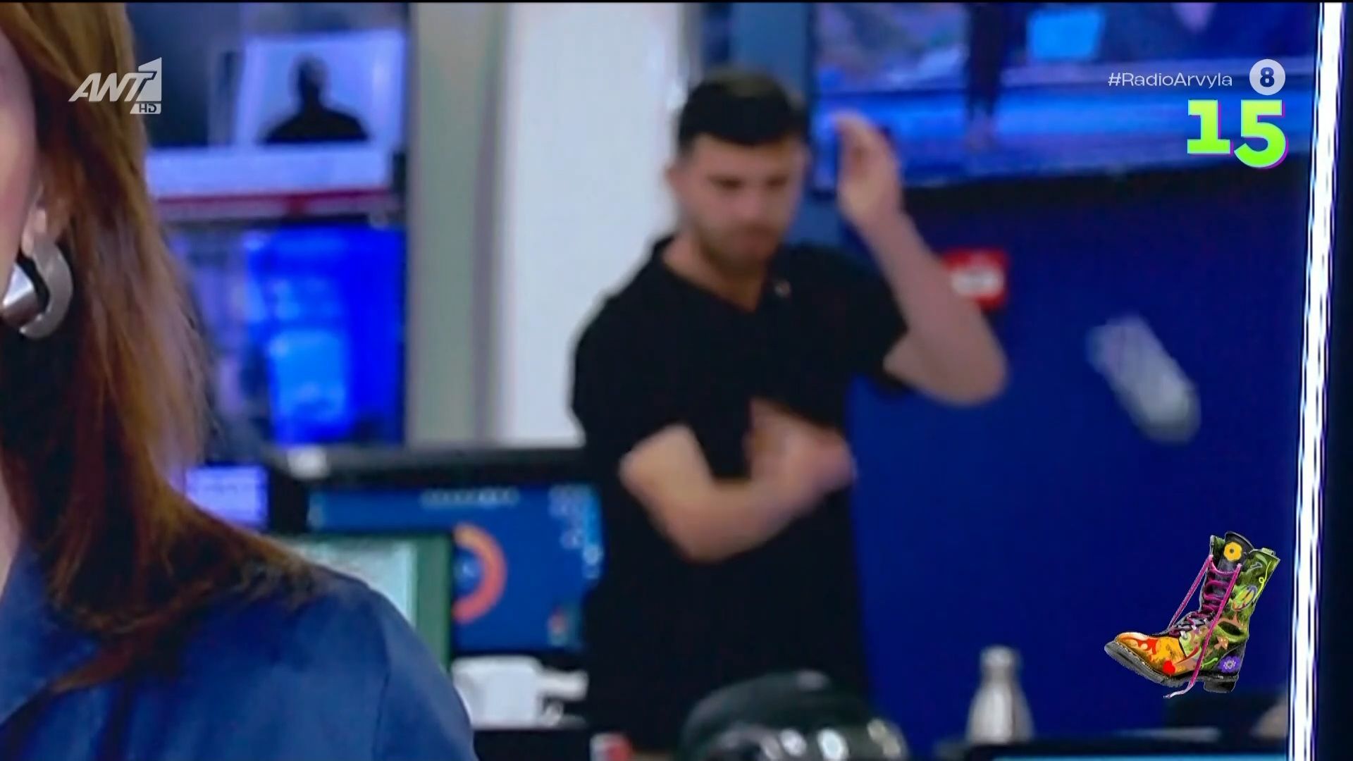 o-gkalis-tis-dimosiografias-stin-aithoysa-syntaksis-toy-open-1763403875