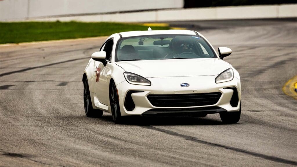 Οδηγώντας το νέο Subaru BRZ σε δρόμο και πίστα