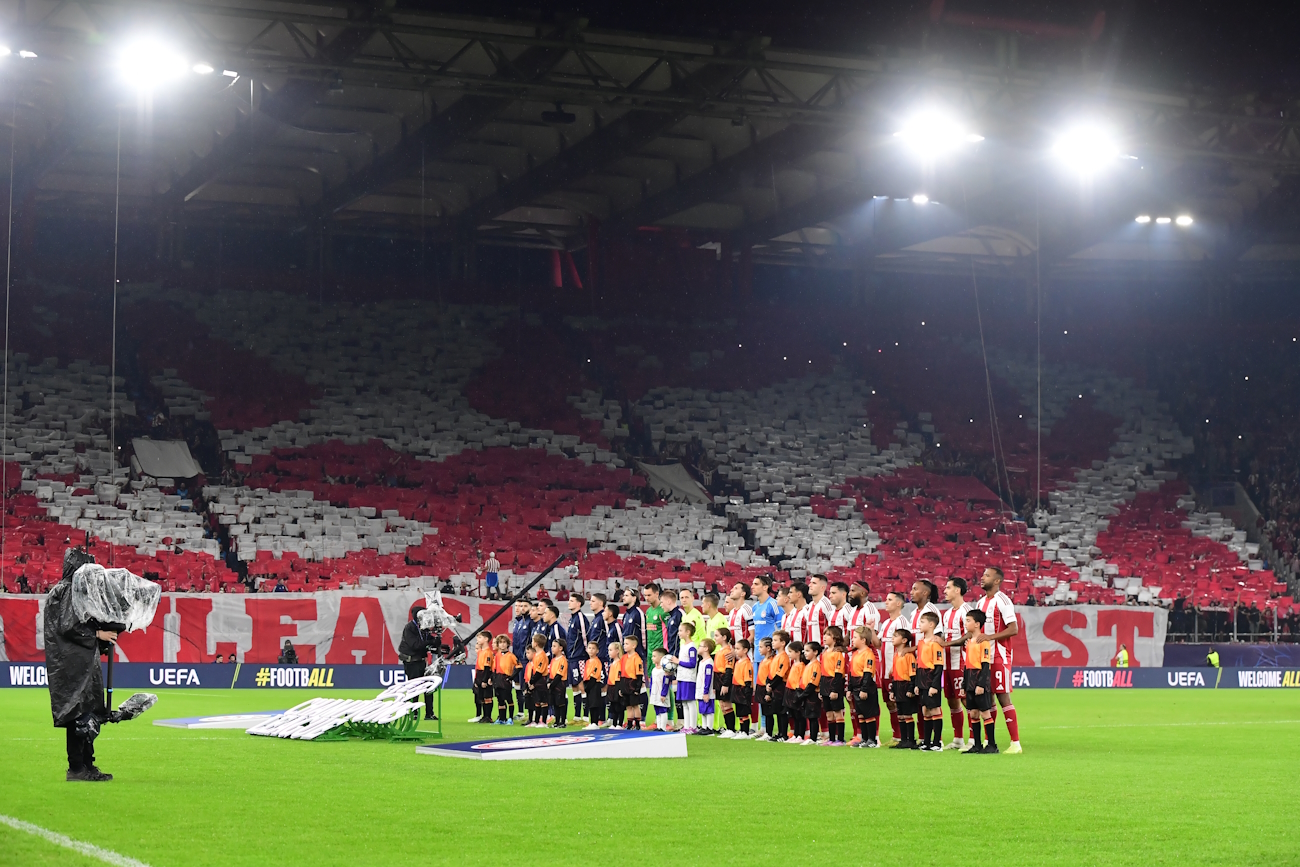 Ολυμπιακός – Αϊντχόφεν: Το εντυπωσιακό κορέο των γηπεδούχων στο γεμάτο «Καραϊσκάκης» 4 Ολυμπιακός – Αϊντχόφεν: Το εντυπωσιακό κορέο των γηπεδούχων στο γεμάτο «Καραϊσκάκης»