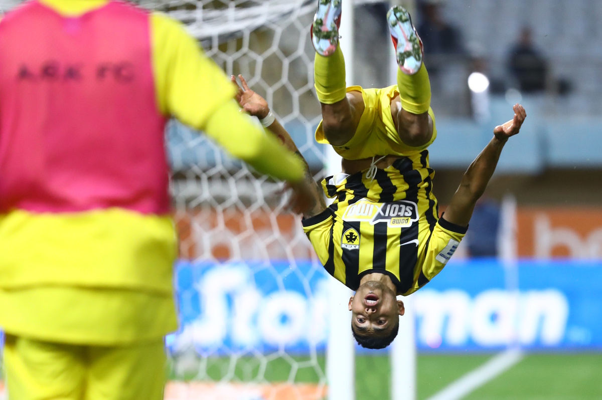 Super League: Ο Ολυμπιακός που έλαβε «δώρο» κορυφής, ο Παναθηναϊκός που «κατέβαλε» τον ΠΑΟΚ και το απαιτητικό «διπλό» της ΑΕΚ 4 Super League: Ο Ολυμπιακός που έλαβε «δώρο» κορυφής, ο Παναθηναϊκός που «κατέβαλε» τον ΠΑΟΚ και το απαιτητικό «διπλό» της ΑΕΚ