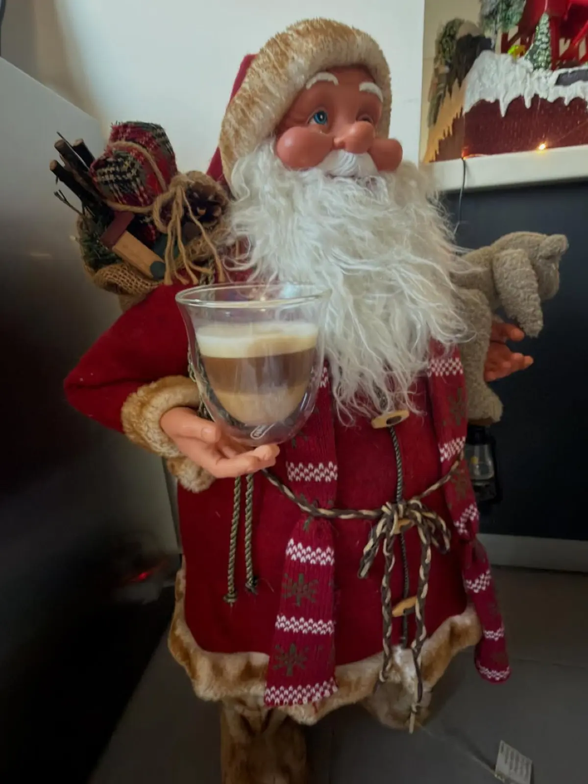 Έλενα Τσαβαλιά: Χριστουγεννιάτικος στολισμός – «Να είμαστε καλά και του χρόνου» (Εικόνα) 9 Ο στολισμός του Ουγγαρέζου στο σπίτι του για τα Χριστούγεννα