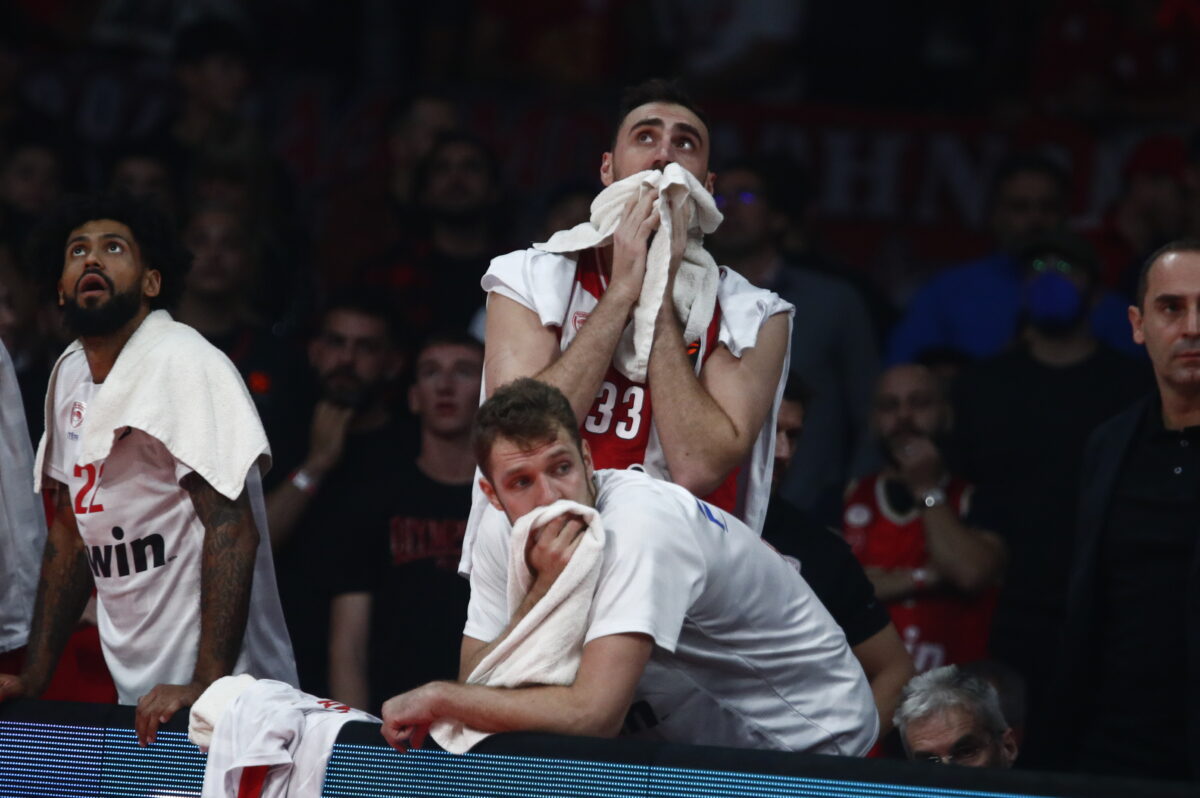 Κίναν Έβανς: Έκπληκτοι Μιλουτίνοφ και Βεζένκοφ τη στιγμή του τραυματισμού του