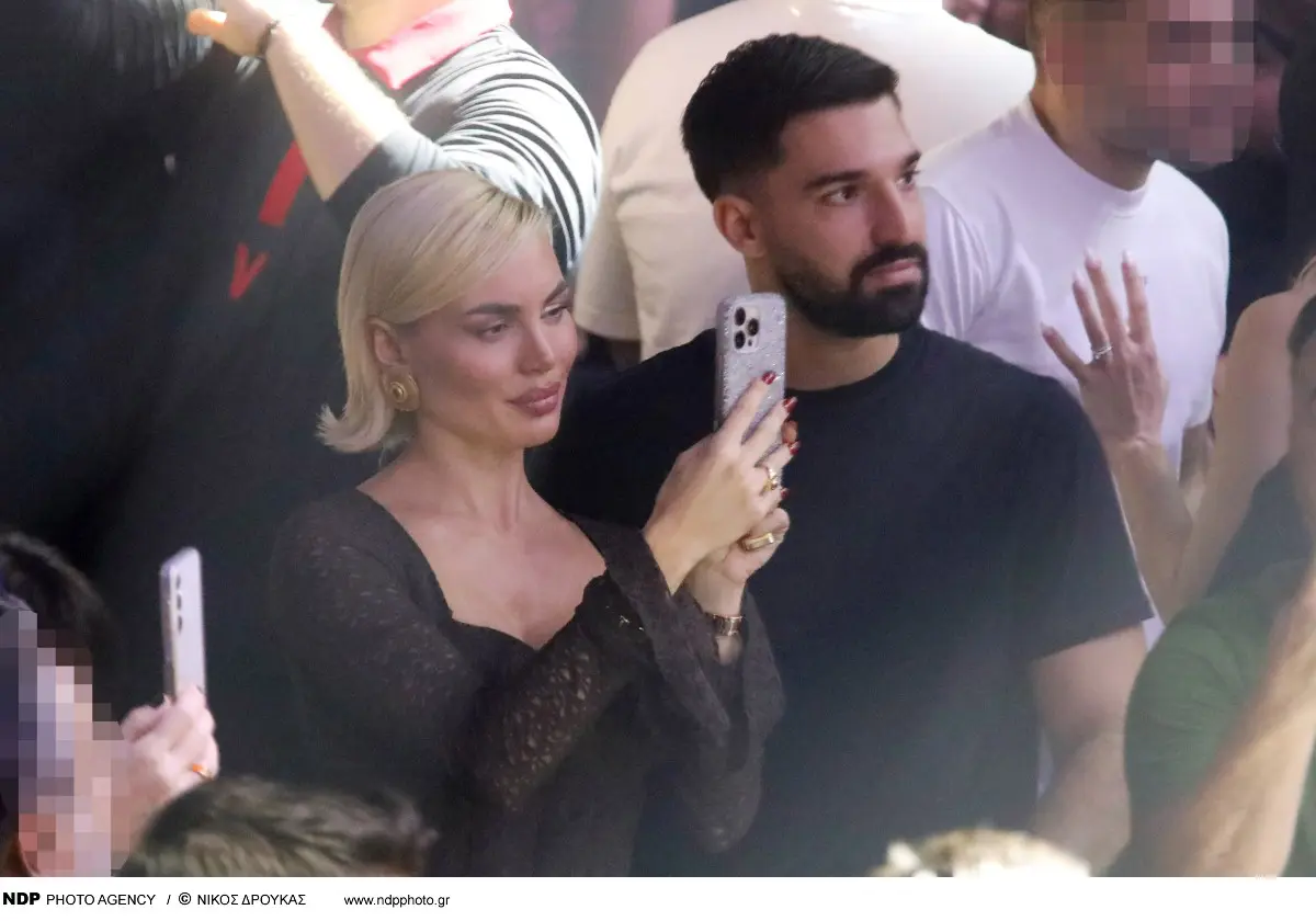 Παναγιώταρου: Οι ρομαντικές στιγμές στα μπουζούκια με τον αγαπημένο της, Αλέξανδρο Λυκούδη (Φωτογραφίες) 12 Η Αλεξάνδρα Παναγιώταρου και ο Αλέξανδρος Λυκούδης στα μπουζούκια