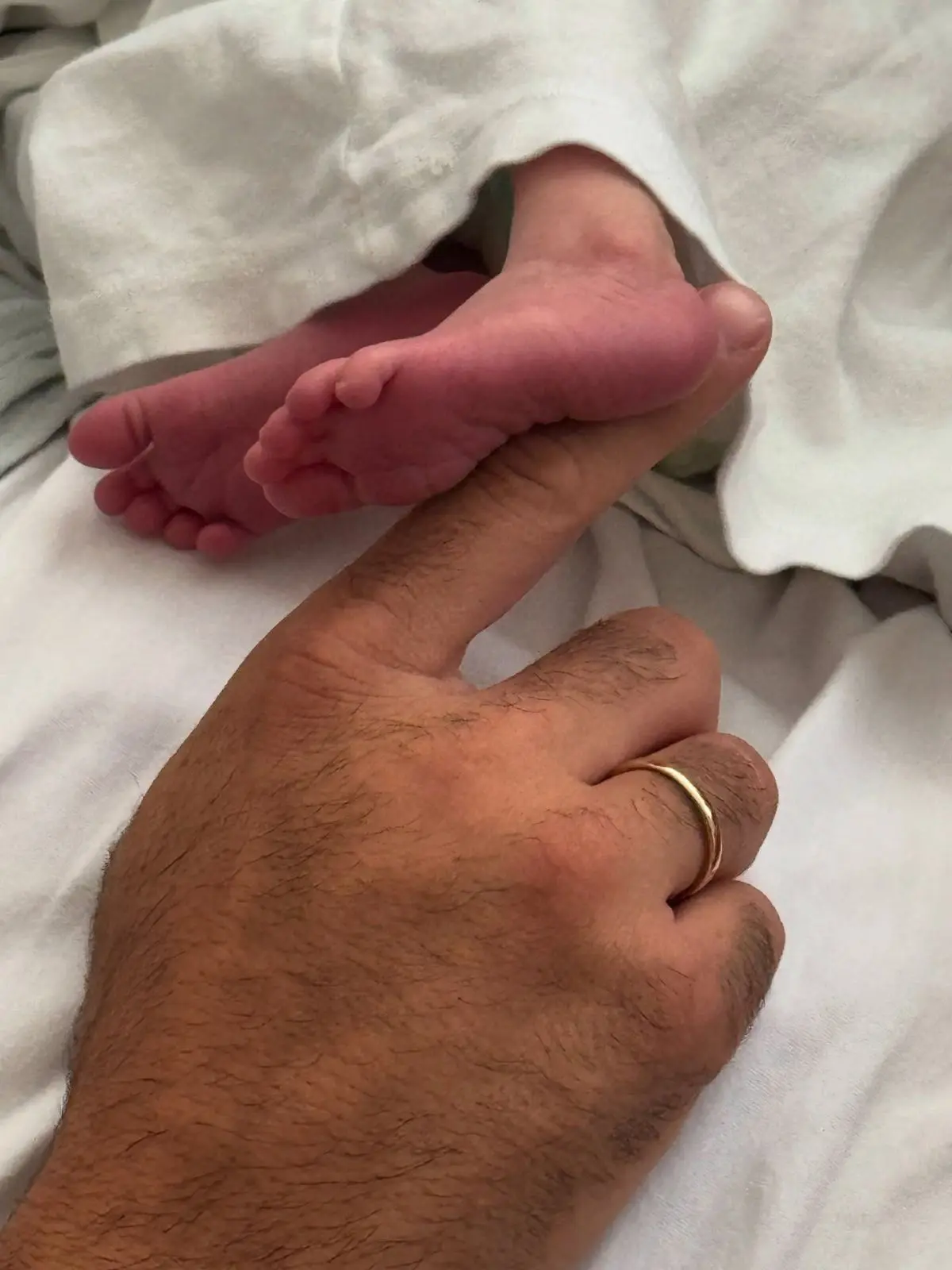 Επέτειος για τη Δώρα Παντέλη: Η ηλικία και η παιδική φωτογραφία 25 Δώρα Παντέλη: «Δεν ξέρω εάν θα είμαι καλή μαμά» - Η μακροσκελής ανάρτηση μετά τη γέννηση του γιου της