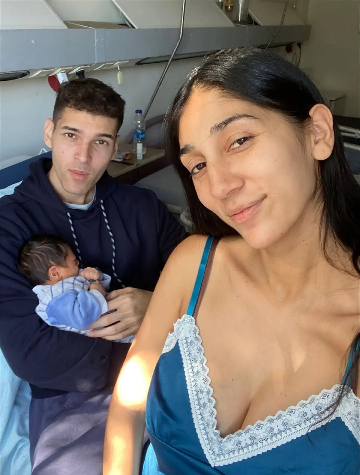 Παρασκευή Κερασιώτη: Ποζάρει με τον σύντροφό της και το νεογέννητο μωρό τους – Φωτογραφίες 5 Η ανάρτηση της Παρασκευής Κερασιώτη