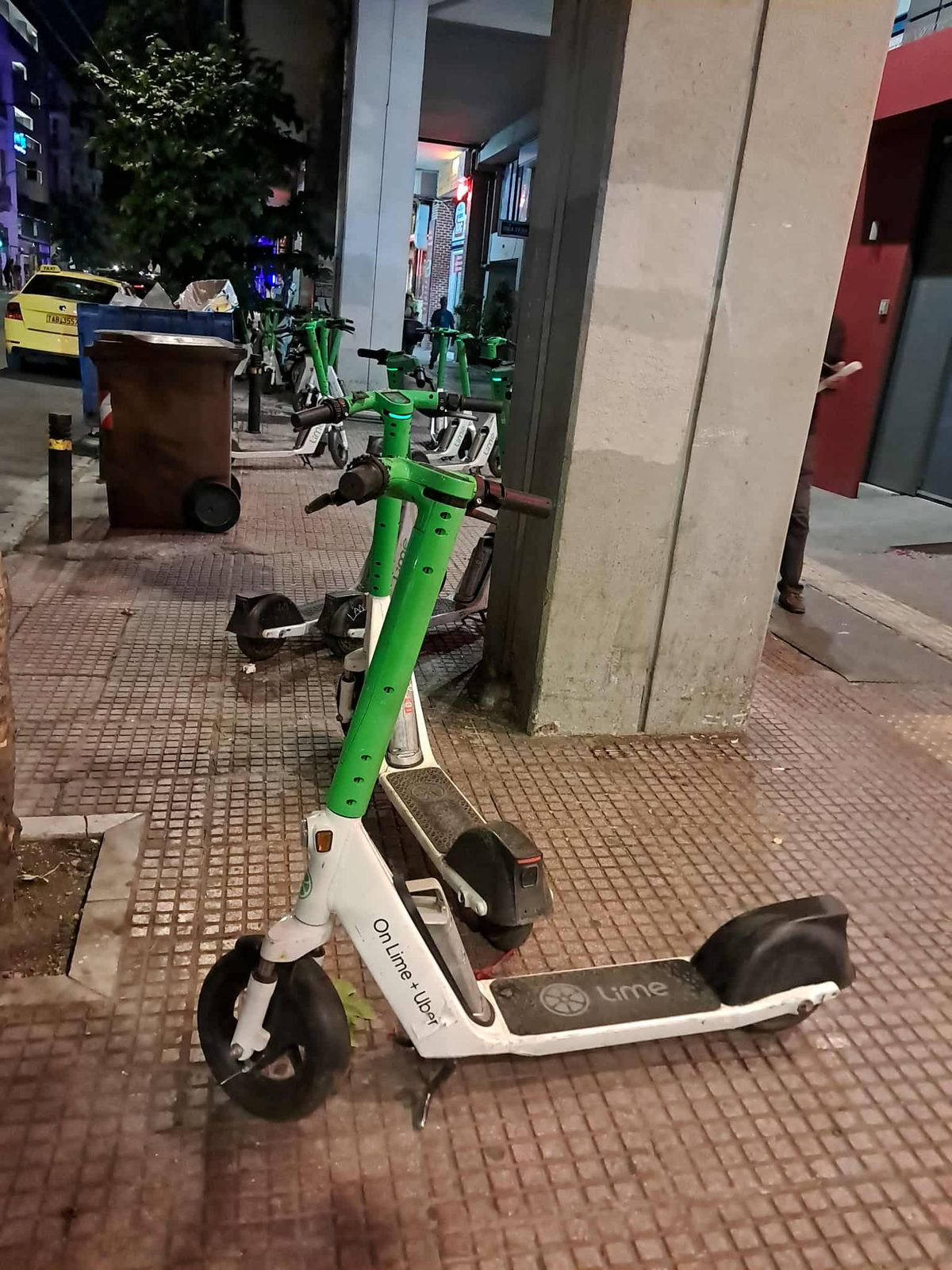 Φρέσκια αντιπαράθεση για τα ηλεκτρικά πατίνια – Η αιχμή Μπακογιάννη και η αντίδραση Δούκα