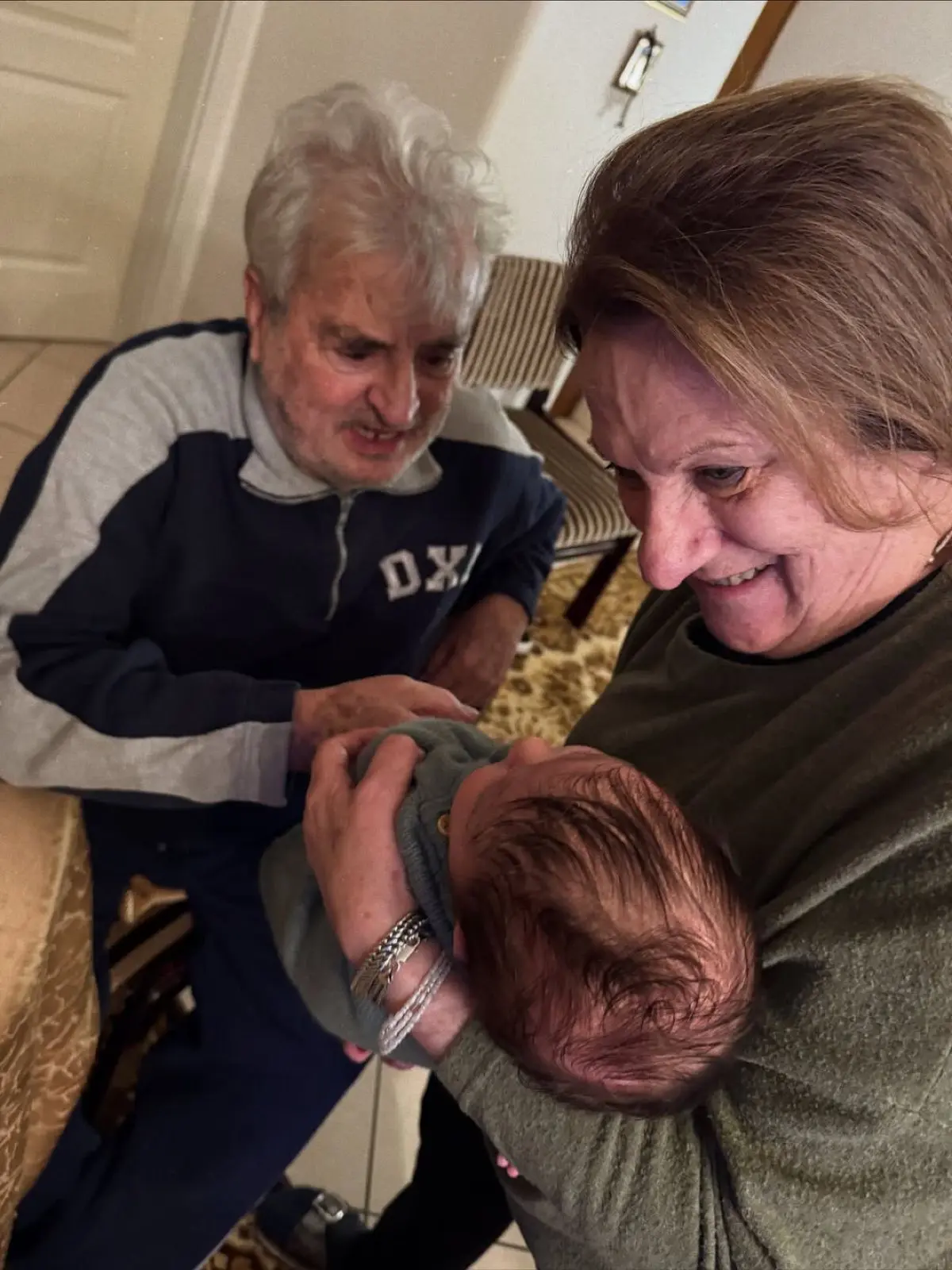 Το μωρό της Φωτεινής Πετρογιάννη με τους παππούδες του