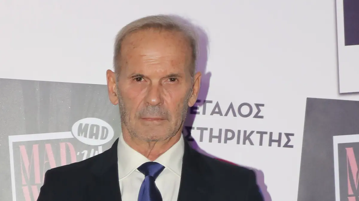 Πέτρος Κωστόπουλος για Βασίλη Κικίλια: «Μετά το διαζύγιο, θες η πρώην σου να βρει νέο σύντροφο! Έχουμε εξαιρετική σχέση» 3 Ο Πέτρος Κωστόπουλος σε έξοδό του