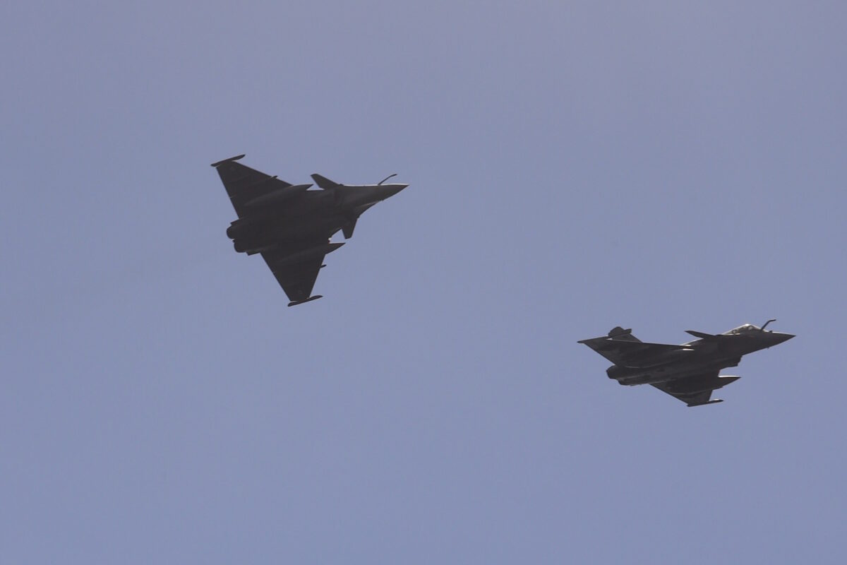 Πολεμική Αεροπορία: Μαχητικά F-16, F-35, Rafale «μάγεψαν» σε θεαματική επίδειξη στο Φλοίσβο