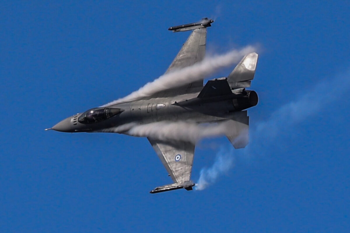 Πολεμική Αεροπορία: Μαχητικά F-16, F-35, Rafale «μάγεψαν» σε θεαματική επίδειξη στο Φλοίσβο