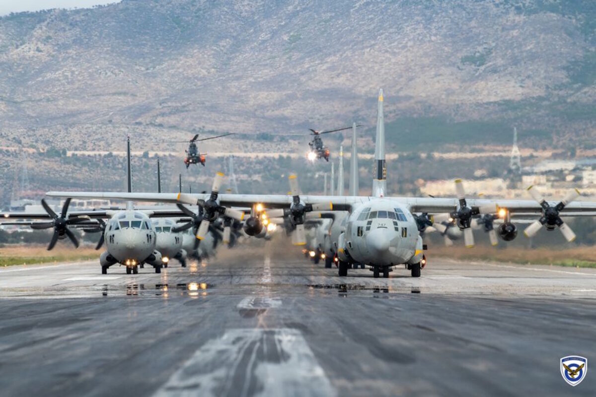 Λίγο πριν την έναρξη του «elephant walk»