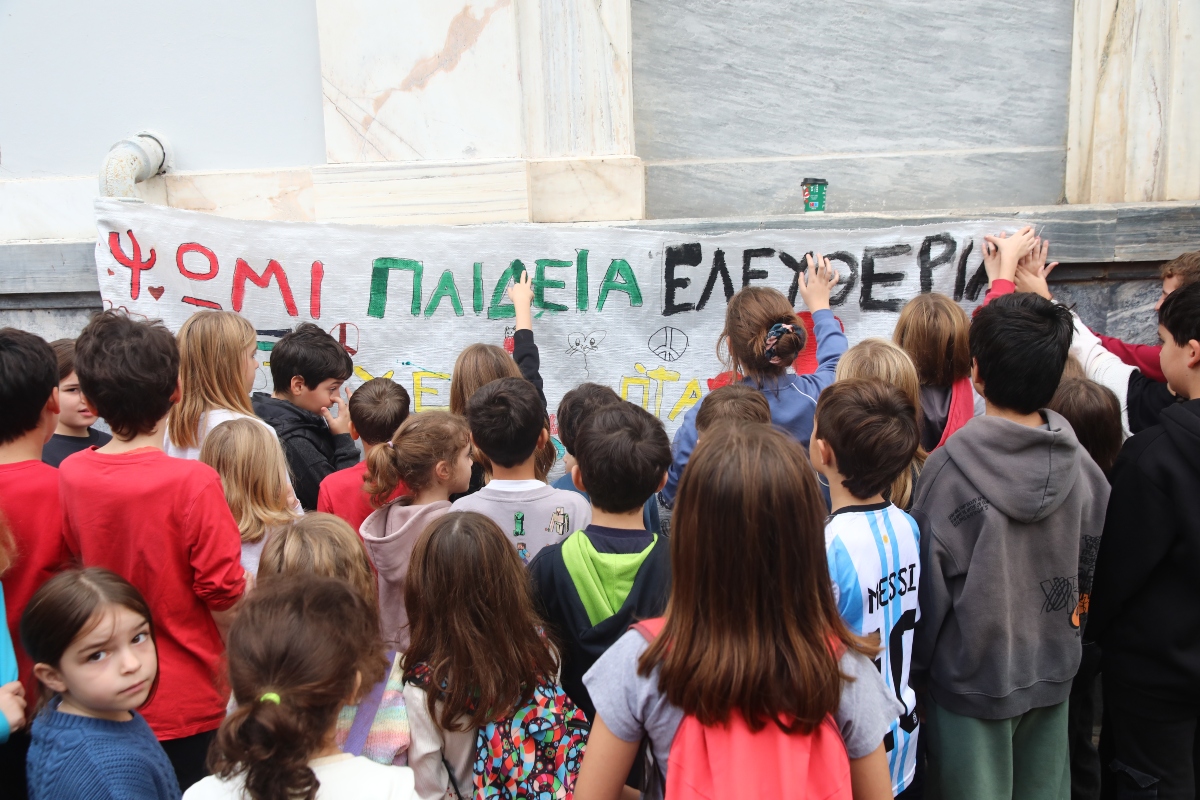 Πολυτεχνείο: Νέοι και ηλικιωμένοι τίμησαν τους πεσόντες – Δείτε φωτογραφίες 7 πολυτεχνείο