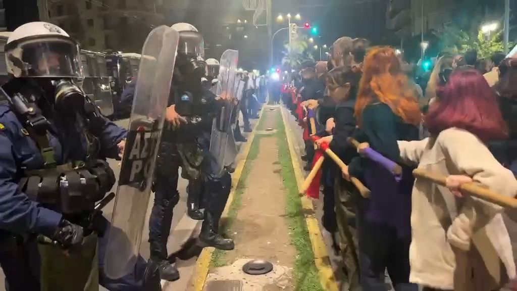 polytechneio-mplok-diadiloton-apenanti-apo-ta-paratetagmena-mat-mprosta-apo-tin-amerikaniki-presveia-1763398838