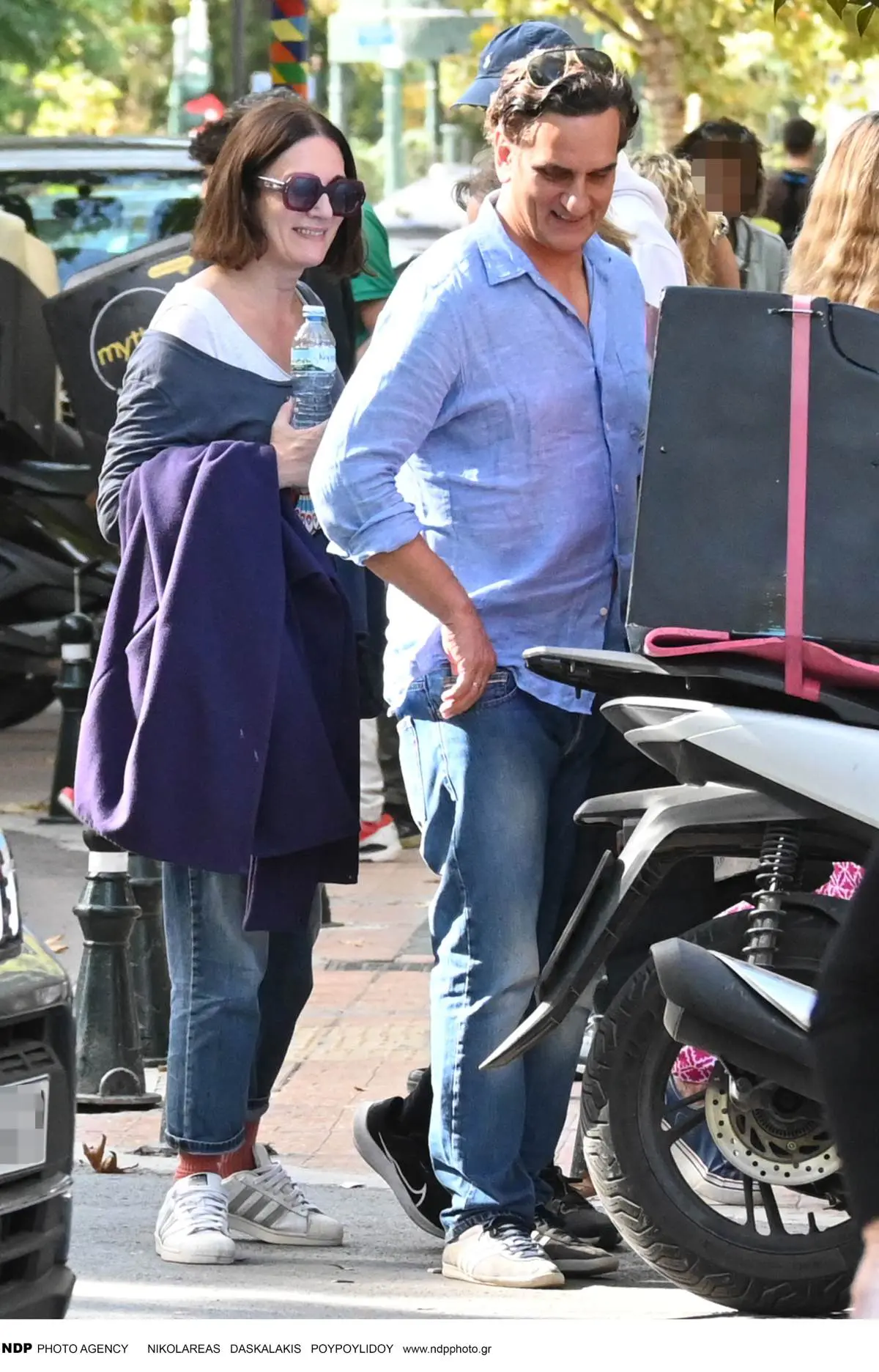 Νίκος Ψαρράς: Οικογενειακή εξόρμηση στην Κηφισιά με τη σύζυγο και τον γιο τους, Πάνο (Φωτογραφίες) 5 Η Ελένη Καρακούλη και ο Νίκος Ψαρράς
