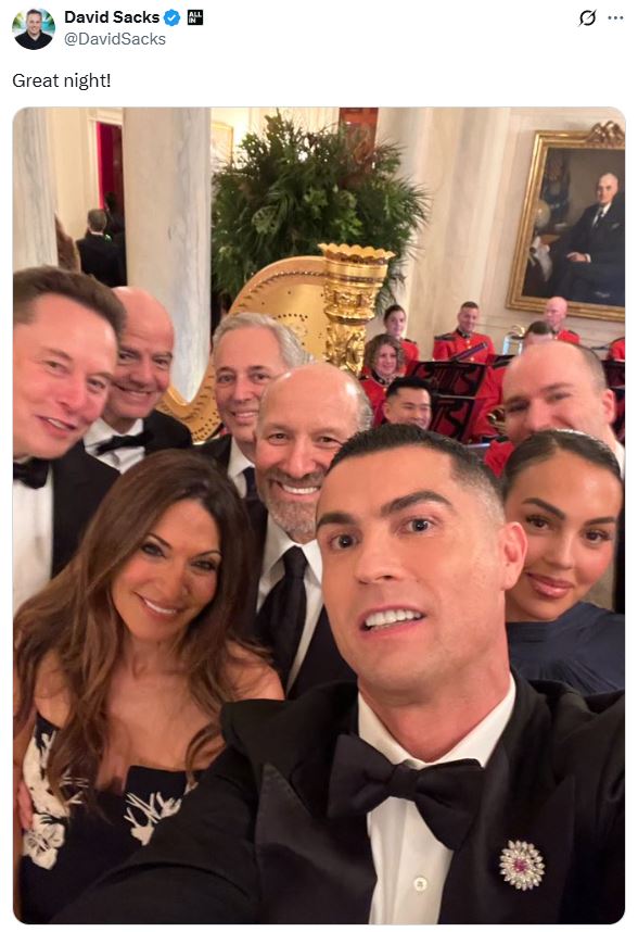 Δείπνο στον Λευκό Οίκο: Μασκ και Τραμπ ξανά ενωμένοι για τον Σαουδάραβα πρίγκιπα – Η selfie του Ρονάλντο από την «φανταστική βραδιά»