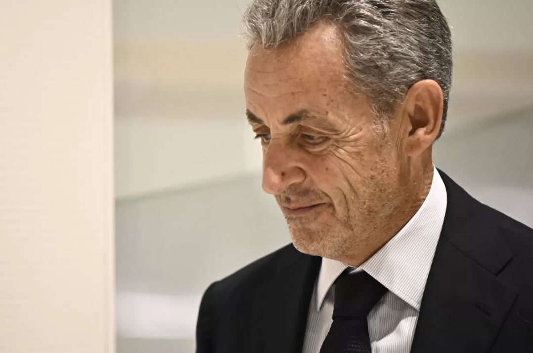 Σαρκοζί: Δέχεται γράμματα, δώρα και χρήματα στη φυλακή – «Η ιστορία δεν έχει κλείσει»