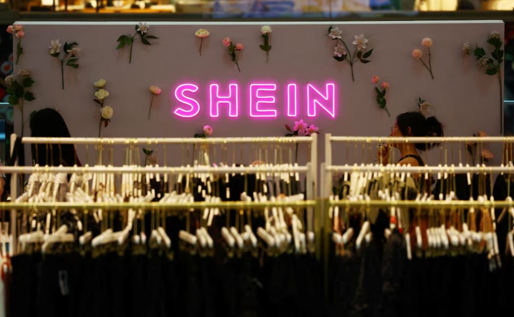 Γαλλία: Ξεκινά τη διαδικασία για να σταματήσει η λειτουργία της πλατφόρμας Shein