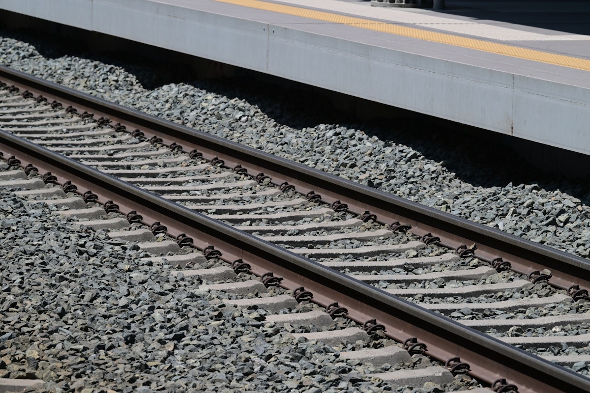 sidirodromos-treno-rages