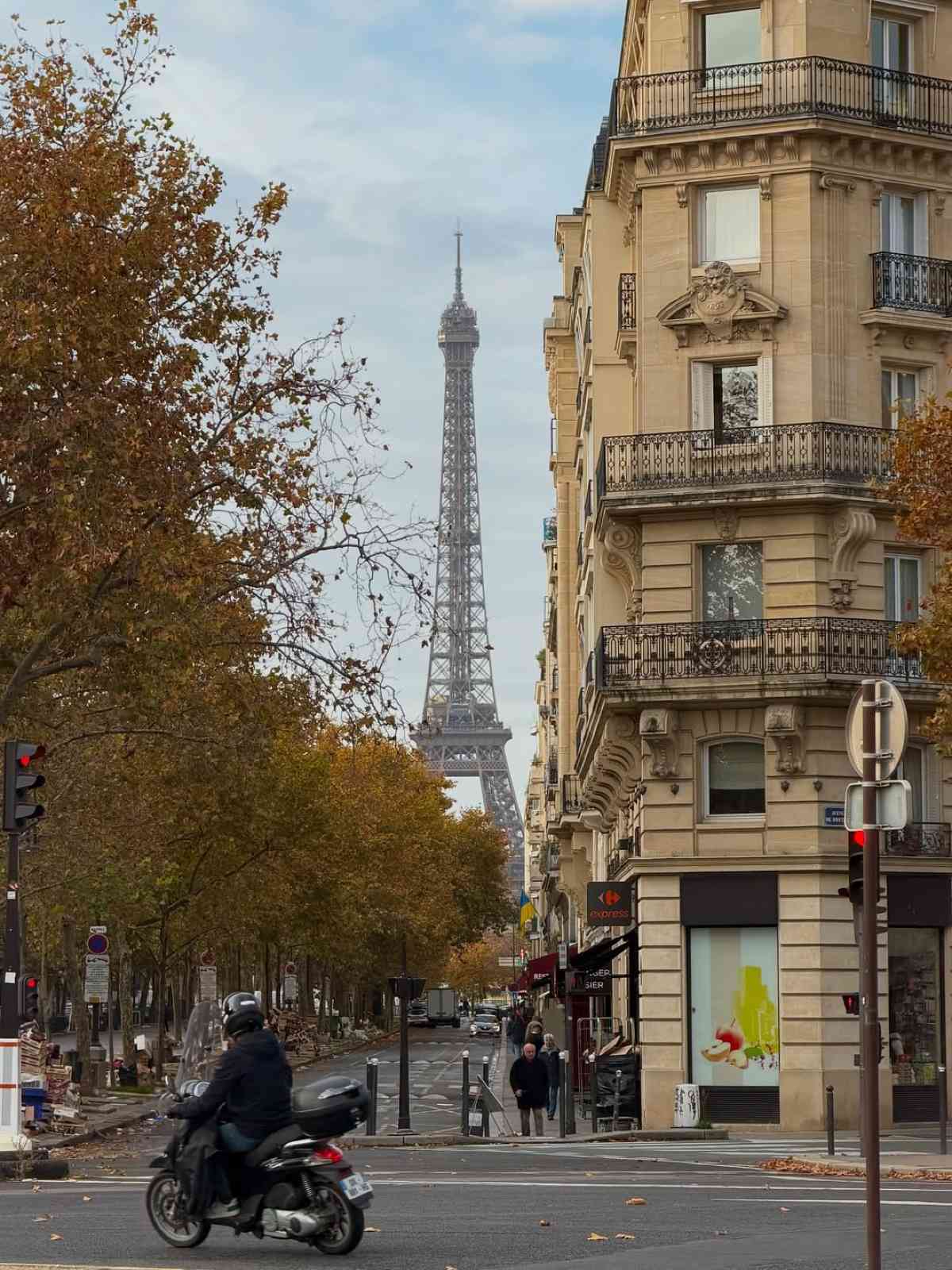 Γεωργίου – Χριστοδούλου: Φρέσκες εικόνες από την πρώτη τους εξόρμηση μετά τη γέννηση της κόρης τους 24 Η Σιμώνη Χριστοδούλου και ο Ανδρέας Γεωργίου στο Παρίσι