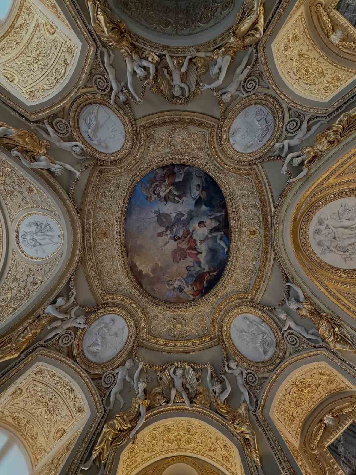 Γεωργίου – Χριστοδούλου: Φρέσκες εικόνες από την πρώτη τους εξόρμηση μετά τη γέννηση της κόρης τους 34 Η Σιμώνη Χριστοδούλου και ο Ανδρέας Γεωργίου στο Παρίσι