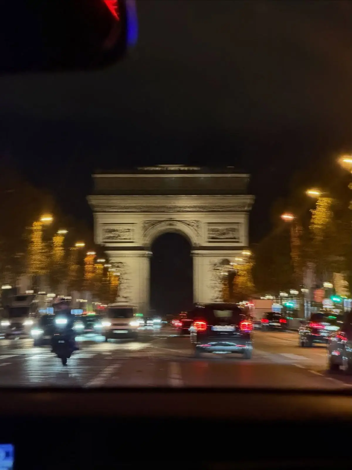 Γεωργίου – Χριστοδούλου: Φρέσκες εικόνες από την πρώτη τους εξόρμηση μετά τη γέννηση της κόρης τους 33 Η Σιμώνη Χριστοδούλου και ο Ανδρέας Γεωργίου στο Παρίσι