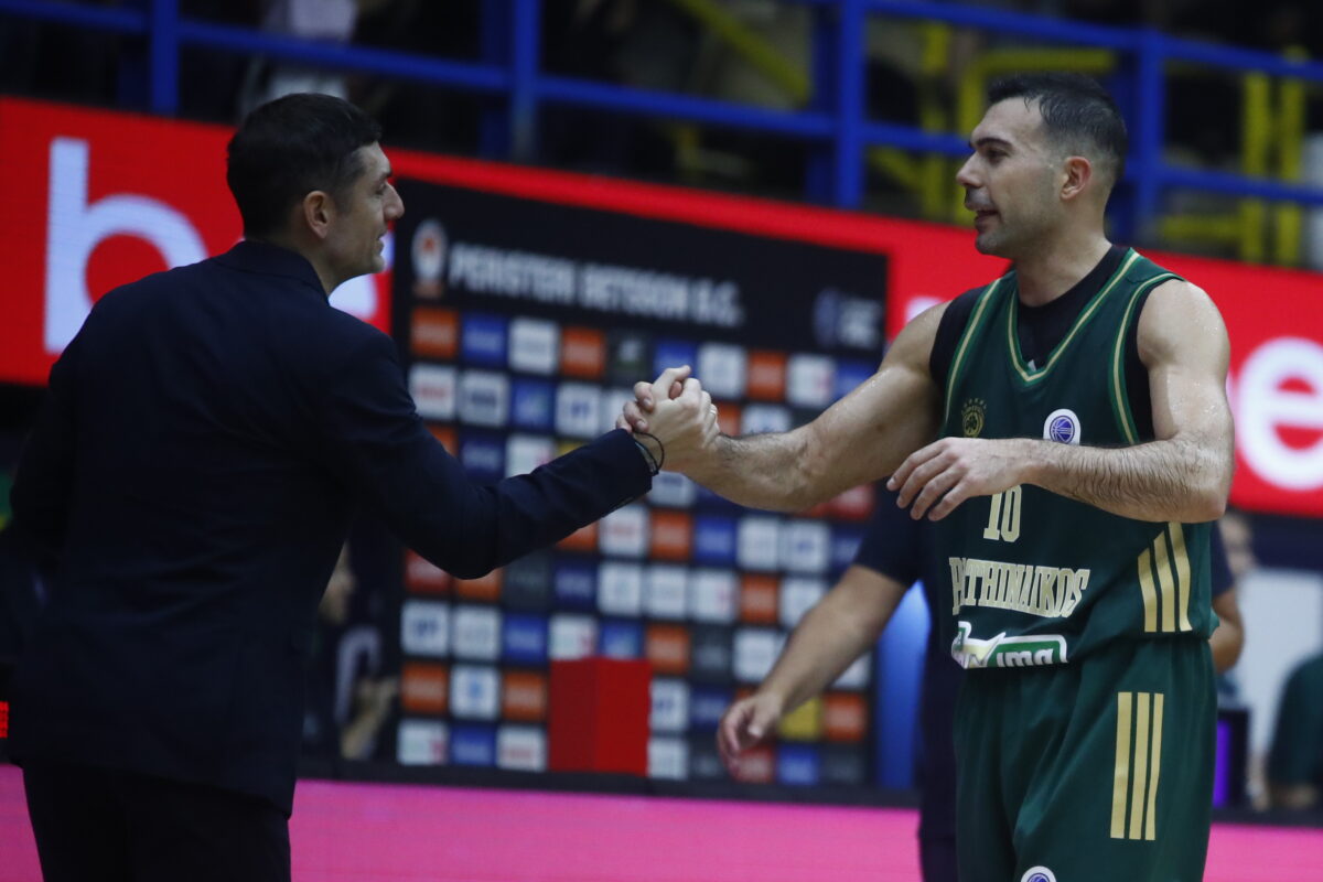 Ο Κώστας Σλούκας «δώρισε» στον 18χρονο Δημήτρη Παπαγεωργίου του Περιστερίου τους πρώτους του πόντους στην GBL