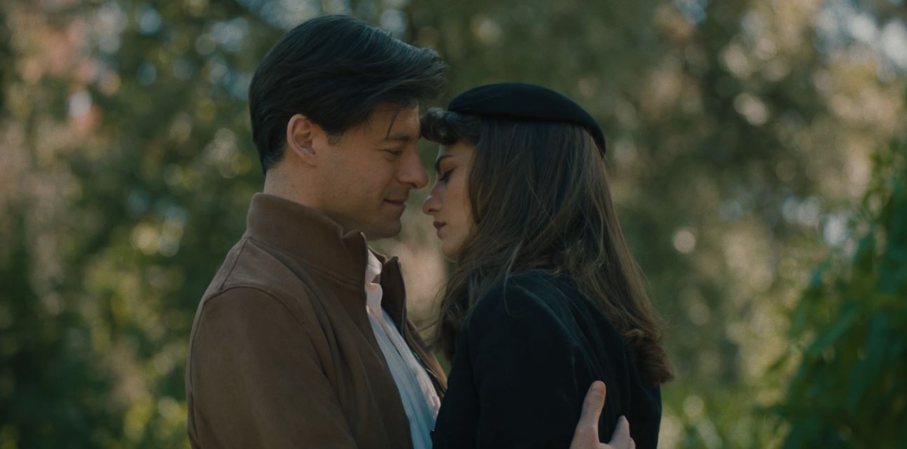 Το Σπίτι Δίπλα Στο Ποτάμι: Ο Απόστολος καταρρέει δημόσια και η Ιουλία σε ρομαντικό τετ-α-τετ με τον Κίμωνα