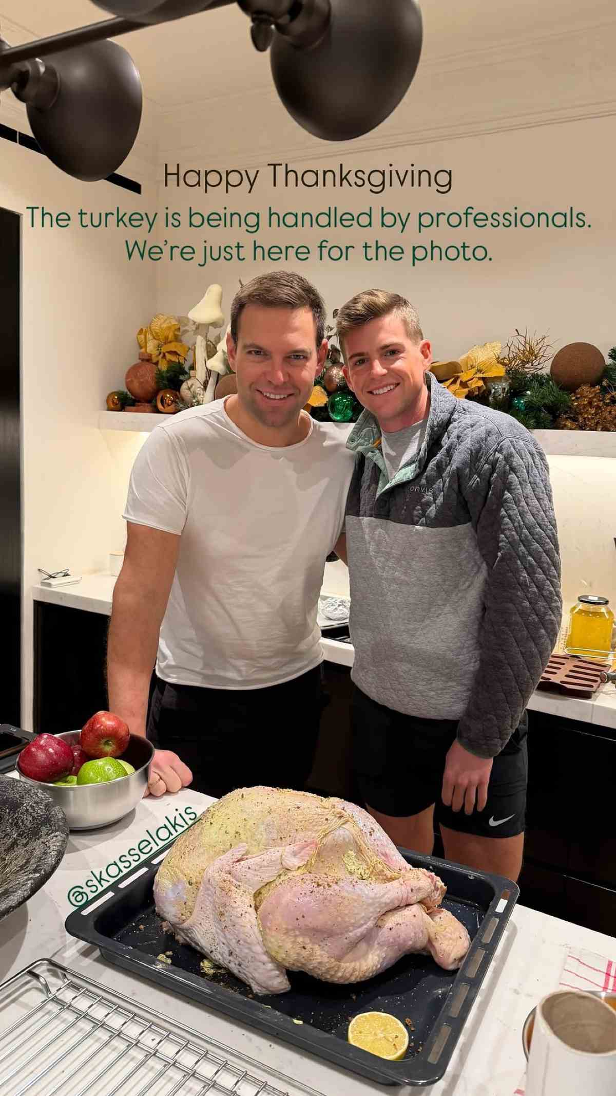 Στέφανος Κασσελάκης – Ταίλερ Μακμπέθ: Οικογενειακή γιορτή για την Ημέρα των Ευχαριστιών 2 Ο Στέφανος Κασσελάκης και ο Τάιλερ Μακμπέθ