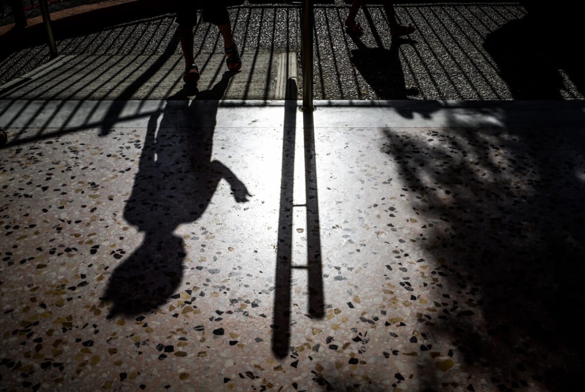 Λουτράκι: Αναστάτωση με τη δασκάλα που κατήγγειλε 6χρονο μαθητή για «θωπεία»