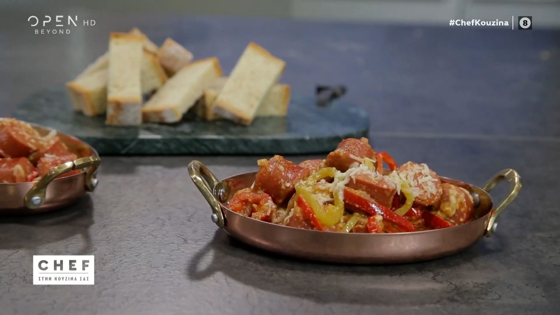 syntagi-gia-saganaki-me-loykanika-peperone-1763217817