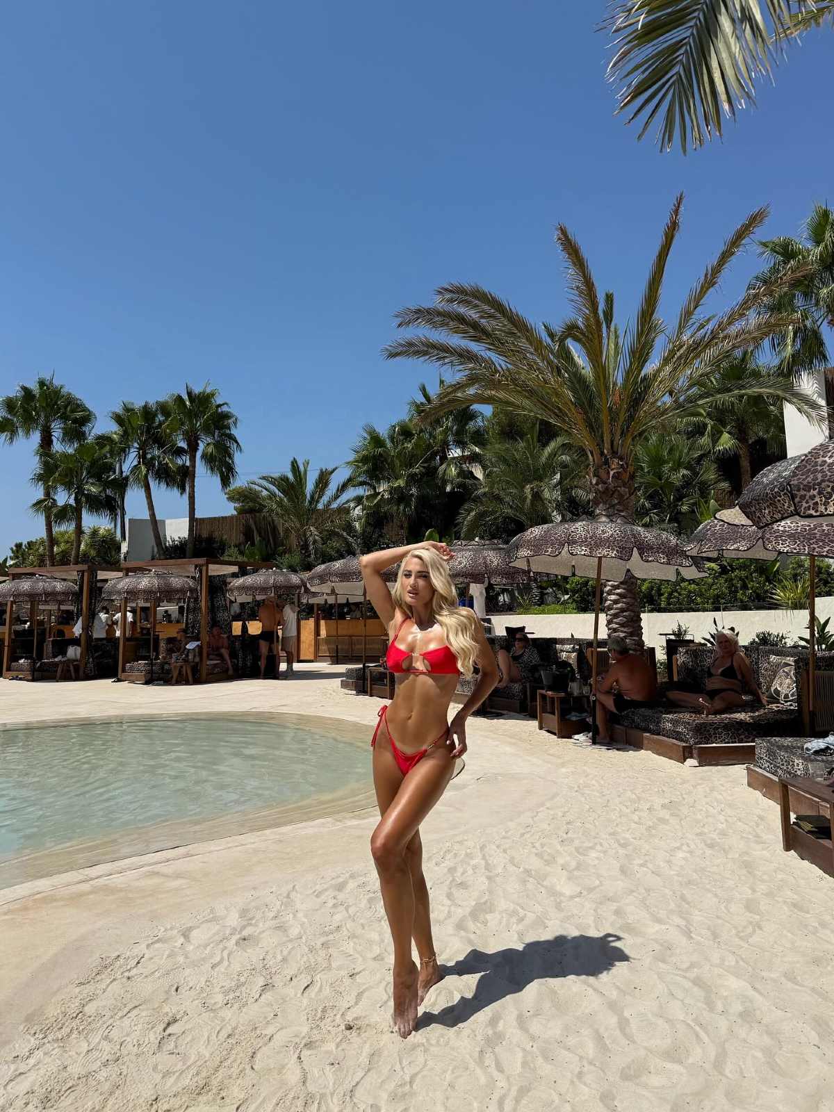 Τούνη με μαγιό