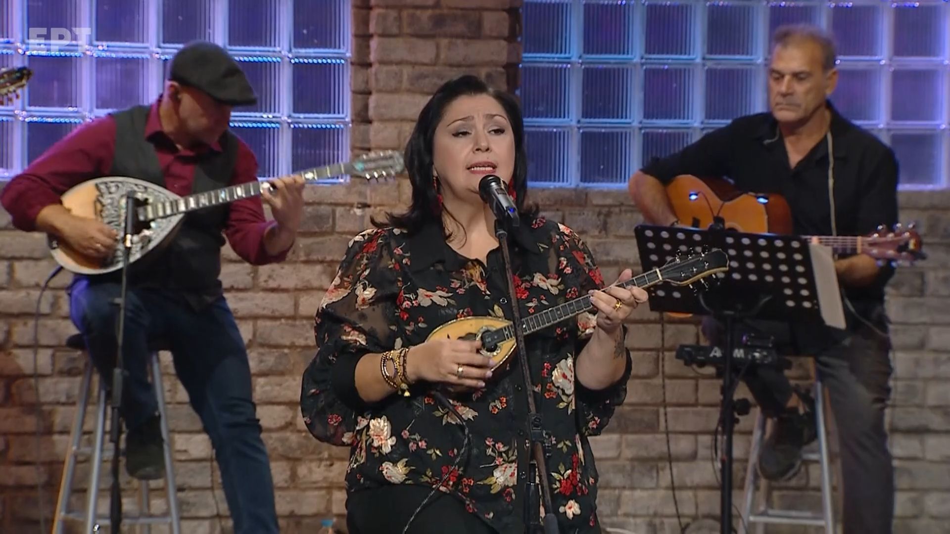 trava-re-magka-kai-alani-katerina-tsiridoy-parea-savvato-2211-stis-2200-ert1-1763416772