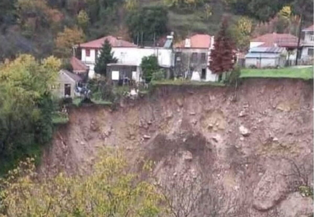 Καιρός: Σημαντική κατολίσθηση στα Τζουμέρκα, σπίτια κινδυνεύουν να καταρρεύσουν