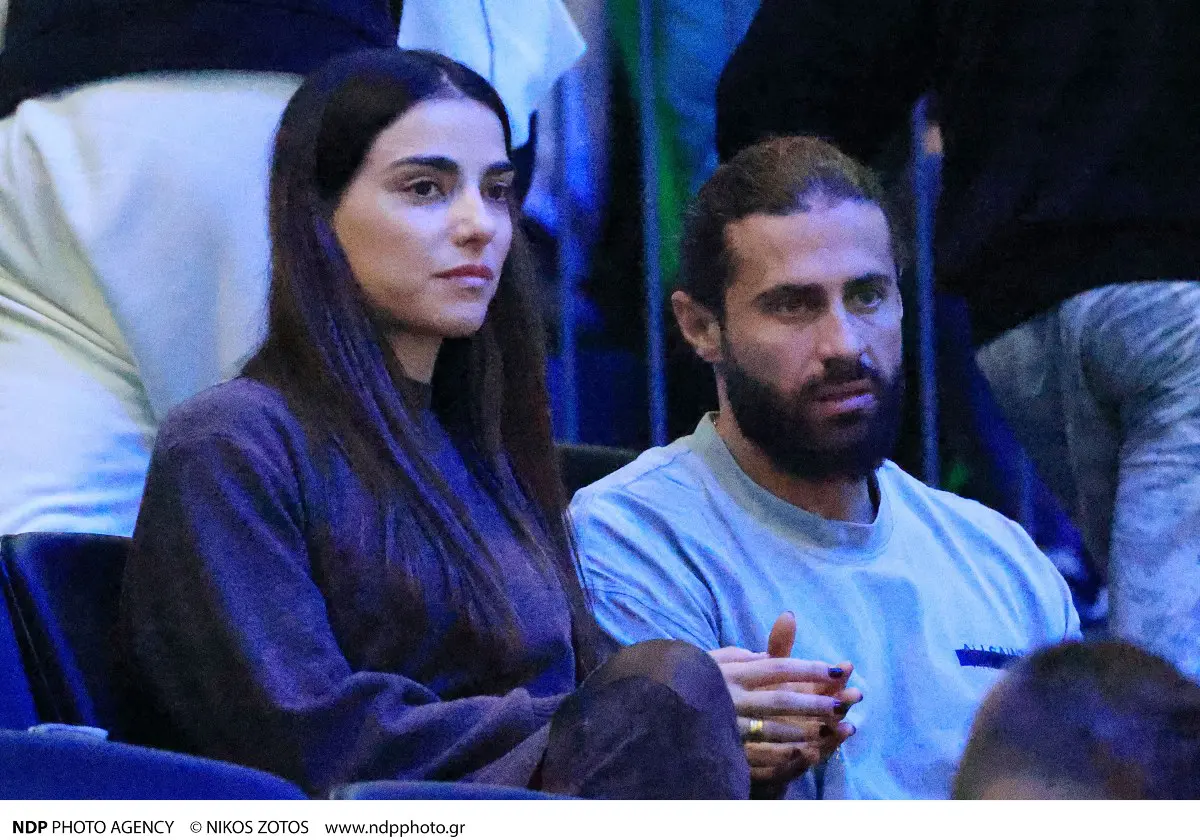 Η Δανάη Βαρθολομάτου και ο Κωνσταντίνος Βασάλος στο γήπεδο