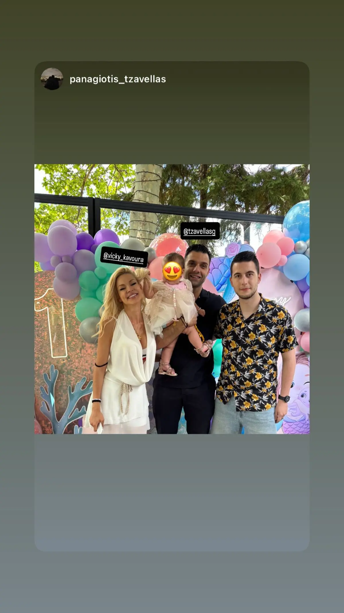 Η Βίκυ Καβουρά και ο Γιώργος Τζαβέλλας με τη κόρη τους