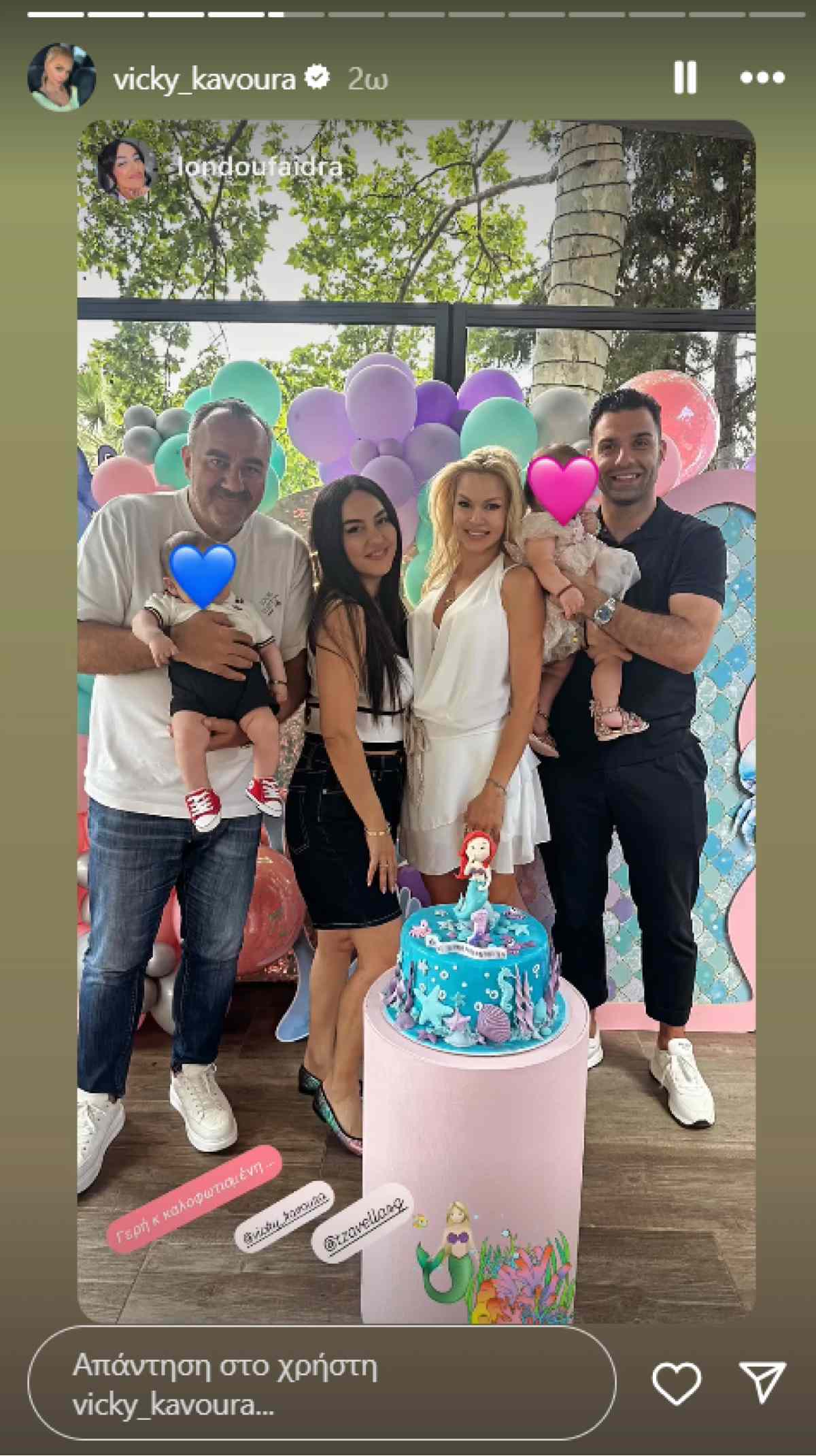 Η Βίκυ Καβουρά και ο Γιώργος Τζαβέλλας με τη κόρη τους