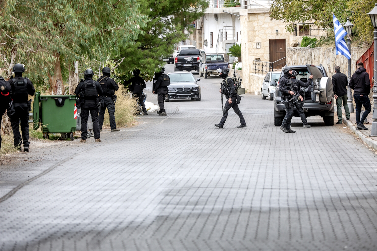 Βορίζια: Συγκλονίζουν οι γυναίκες Φραγκιαδάκηδων και Καργάκηδων για το μακελειό – «Κι εμείς νιώθουμε μίσος αλλά επιθυμούμε να λήξει αυτό»