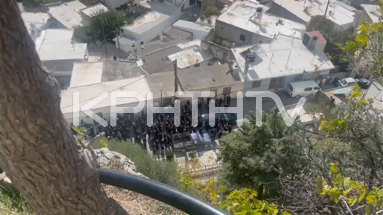 Βορίζια: Αυτήν την ώρα η κηδεία του 39χρονου κάτω από δρακόντεια μέτρα ασφαλείας – Ουρλιαχτά και οδύνη