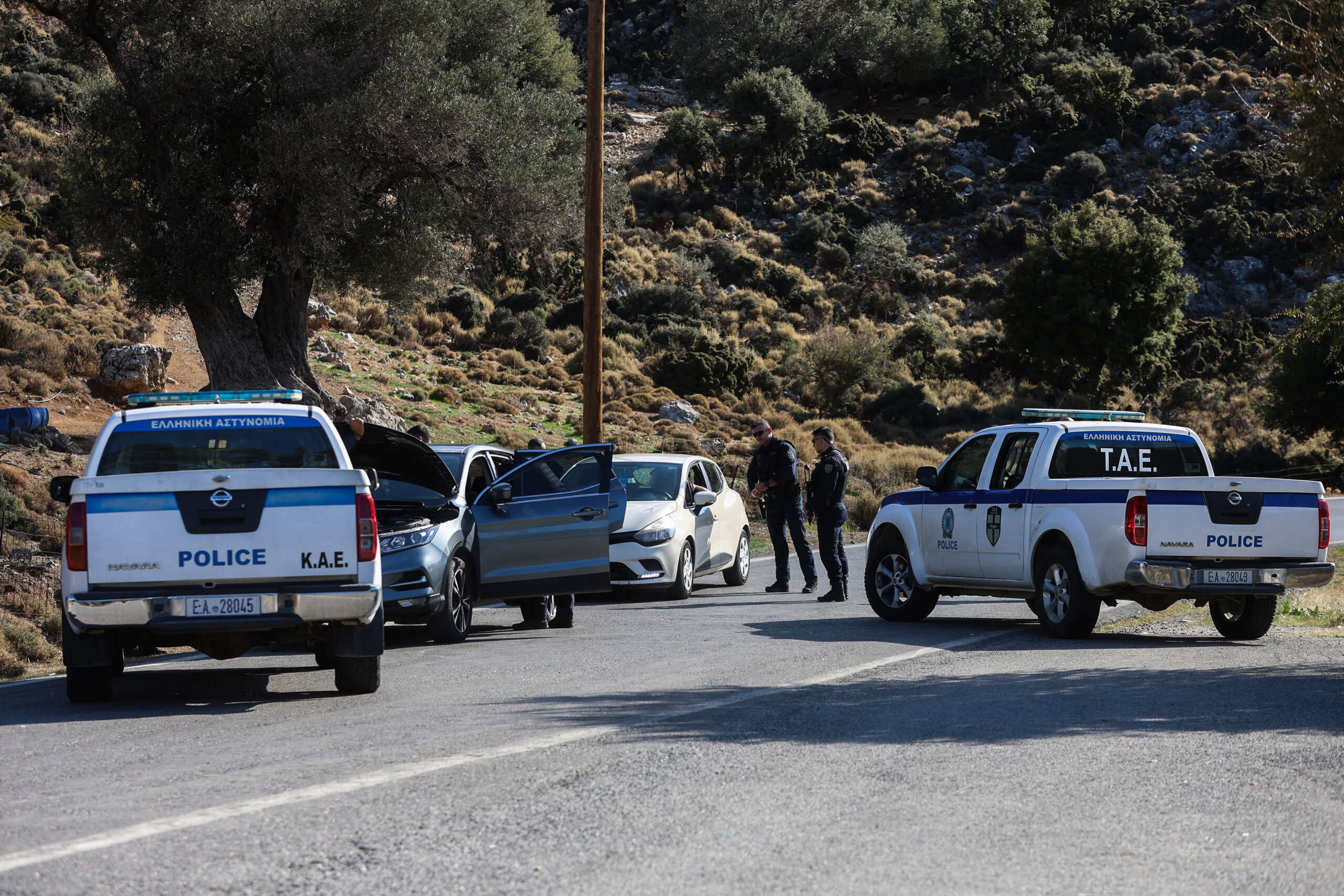 Βορίζια: Πλήθος αστυνομικών στην κηδεία του 39χρονου Φανούρη – Φεύγουν από το χωριό συγγενείς της οικογένειας Καργάκη 2 Αστυνομικό μπλόκο στην είσοδο του χωριού Βορίζια