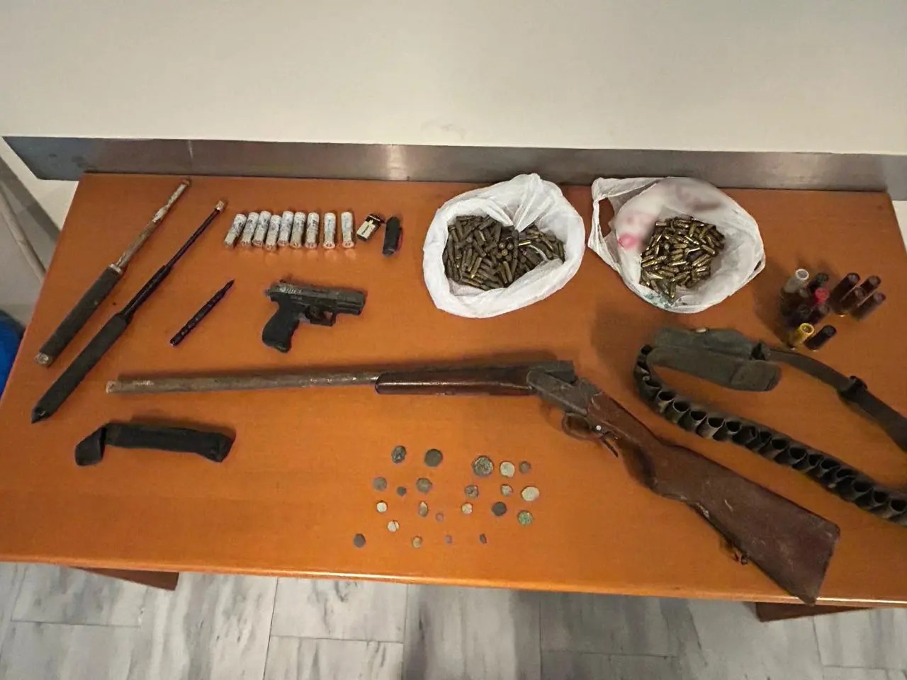 Βορίζια: Ο γαμπρός του 39χρονου Φανούρη Καργάκη αρνείται κάθε συμμετοχή – Η ΕΛΑΣ καλείται να λύσει το μυστήριο της εντολής για τη βόμβα 5 Όπλα