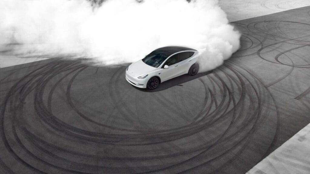 Η Κίνα επιδιώκει να περιορίσει τις επιδόσεις επιτάχυνσης των EV 5 Tesla drift