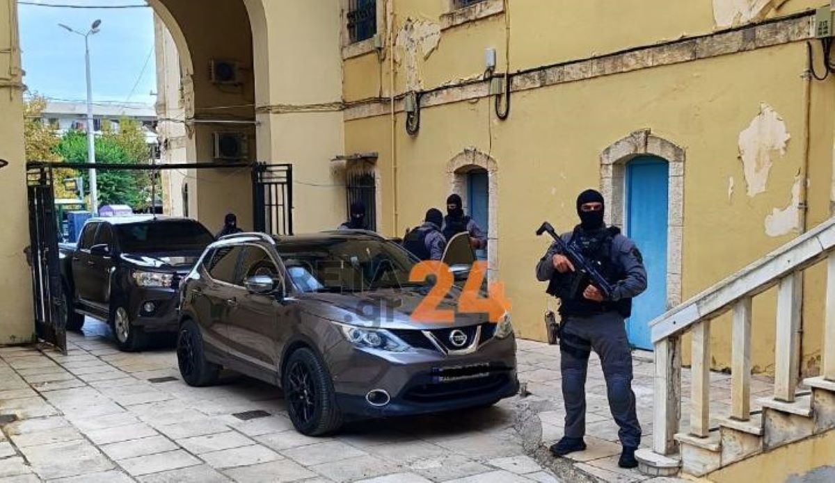 Κρήτη: Με αλεξίσφαιρο γιλέκο στον ανακριτή ο 23χρονος που σκότωσε 52χρονο σε πανηγύρι στο Έλος Κισσάμου