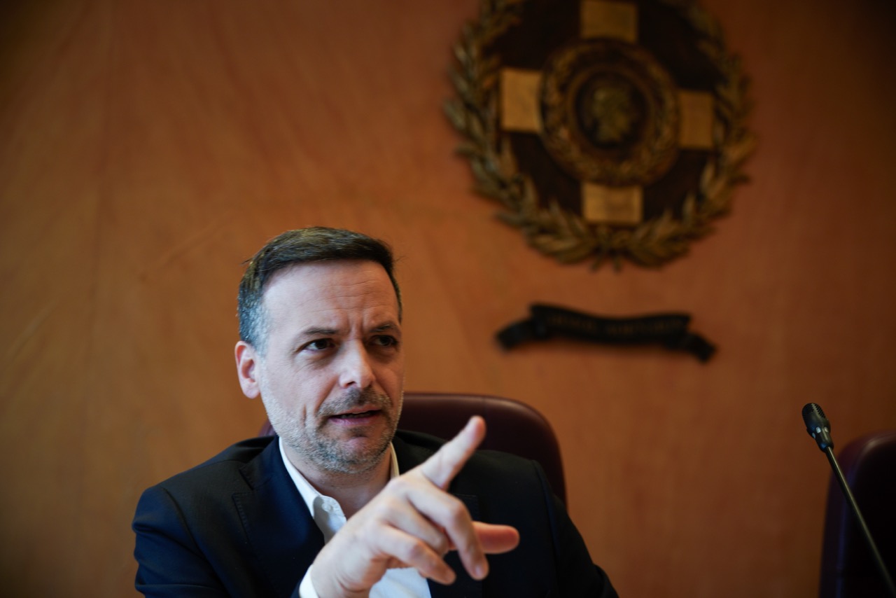 Χάρης Δούκας για Πολεοδομίες: «Η κυβέρνηση κλιμακώνει την επιθετικότητα προς τους δήμους – Ανεπιθύμητος ο χριστουγεννιάτικος μποναμάς»