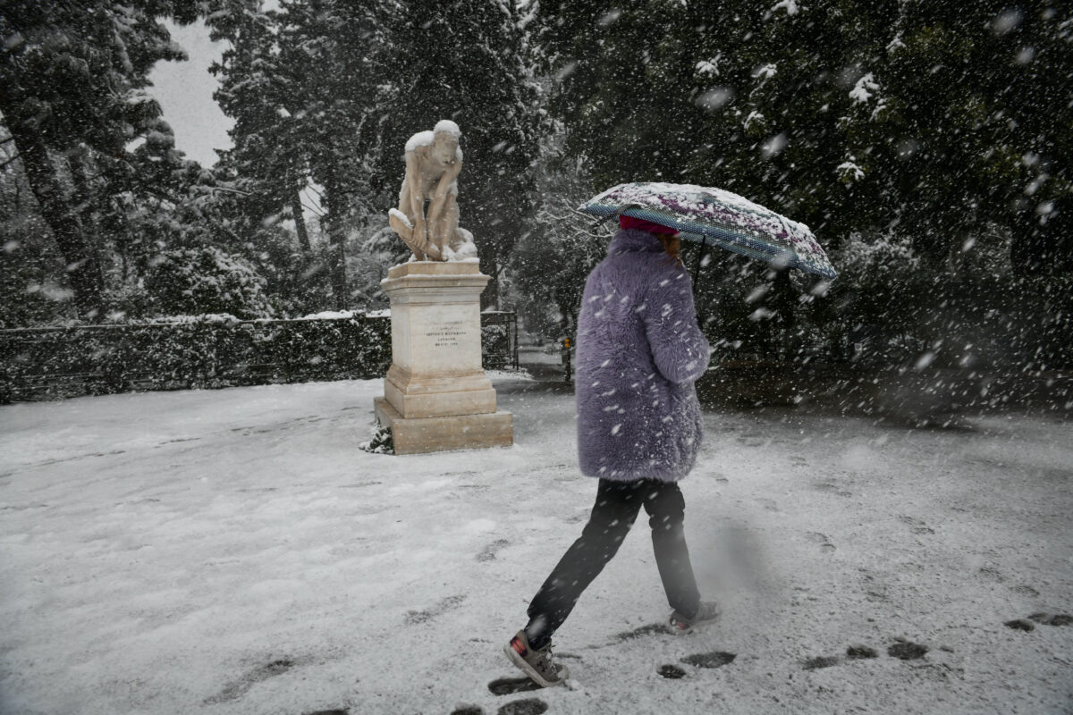 Καιρός: Βροχές και πτώση θερμοκρασίας τις επόμενες ημέρες – Τριήμερη κακοκαιρία με καταιγίδες και χιόνια